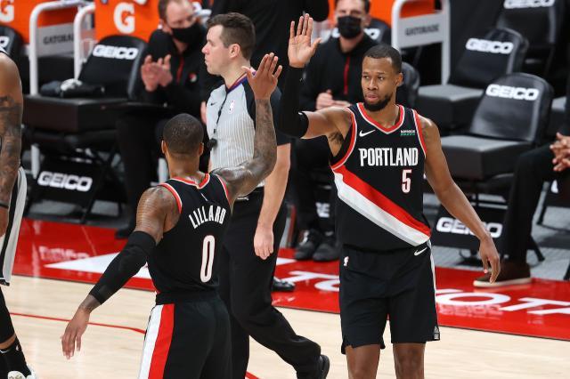 RodneyHoodDamianLillard_GettyImages-1297098620.jpg